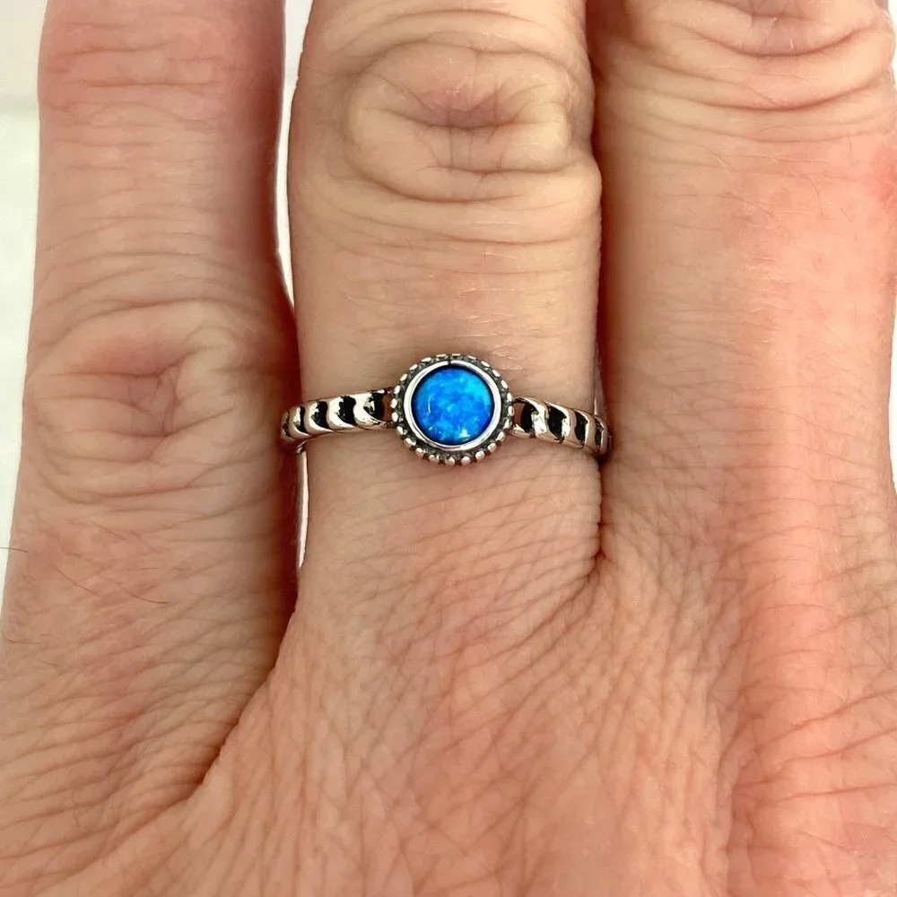 Sterling Silver 925 Dainty Round Blue Lab Created Opal Chain Band Ring Sz 5